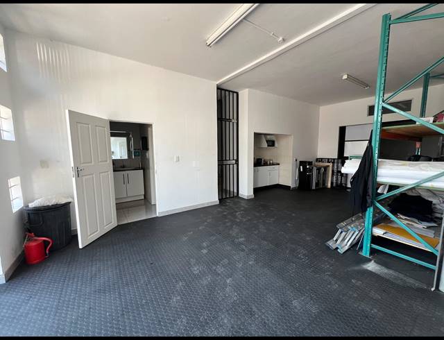 530M² WAREHOUSE TO LET IN STRIJDOMPARK